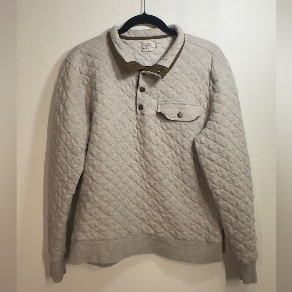 Faherty Quilted Shirt Jacket in Light Gray with Olive Accents